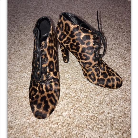 DVF Skylar Calf Hair Leopard Lace-Up Ankle Boot 7! - Picture 3 of 7